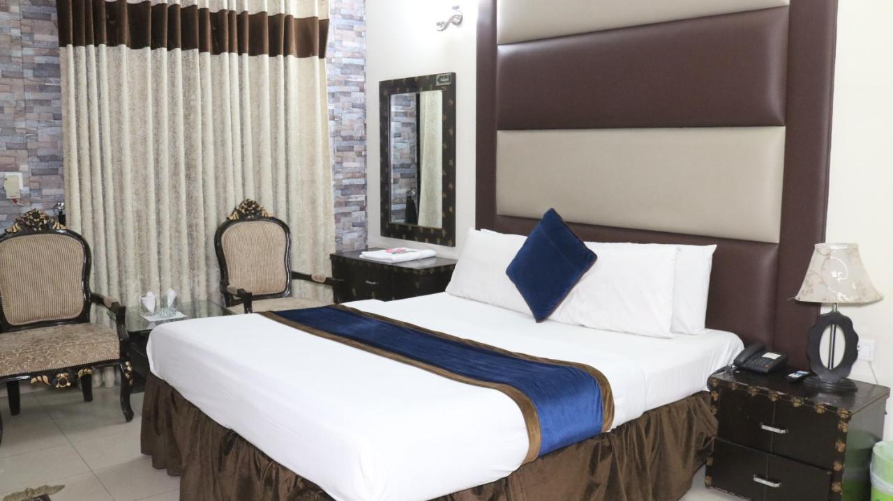 Hotel Tourist Inn Лахор Экстерьер фото