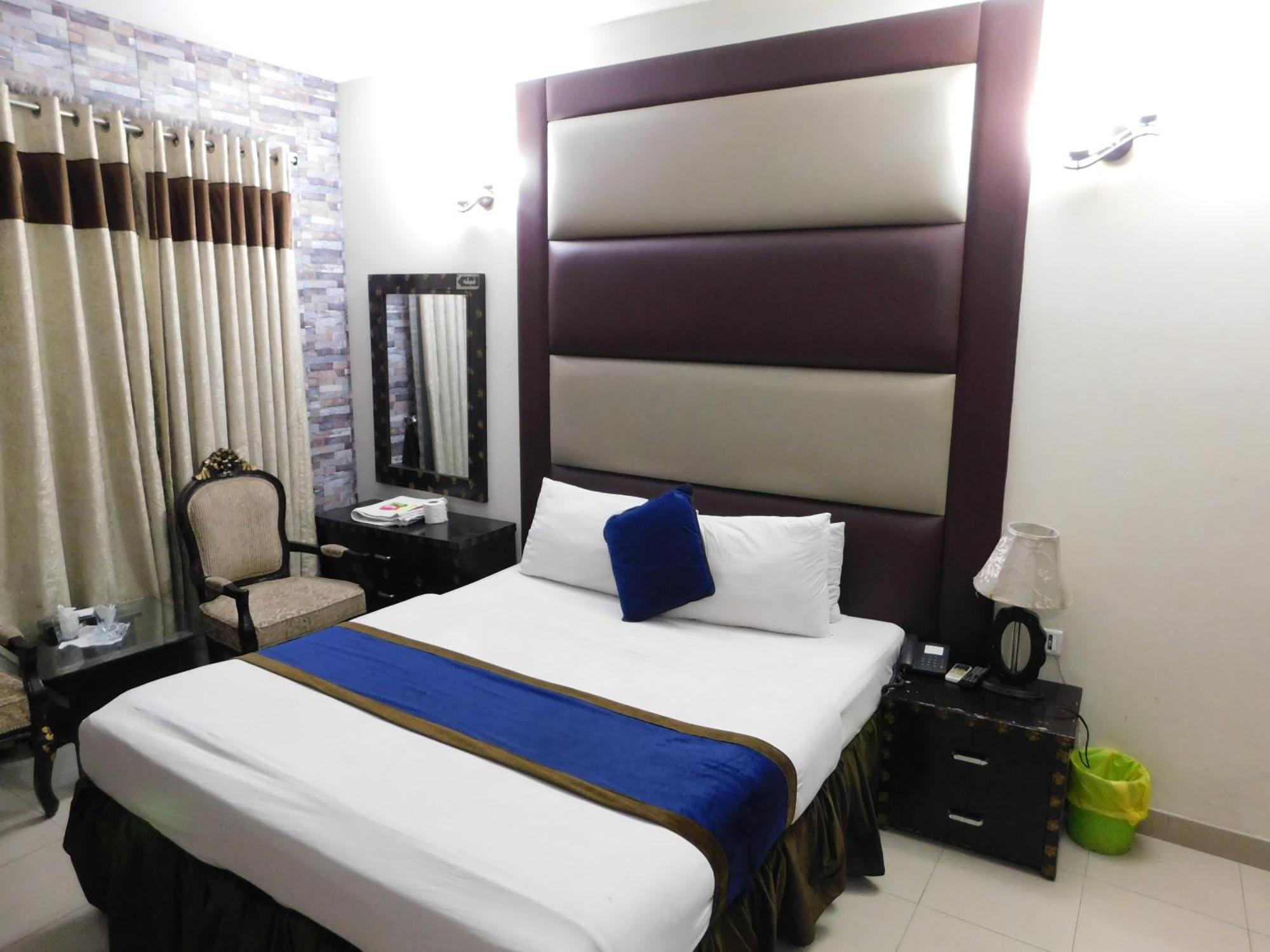 Hotel Tourist Inn Лахор Экстерьер фото
