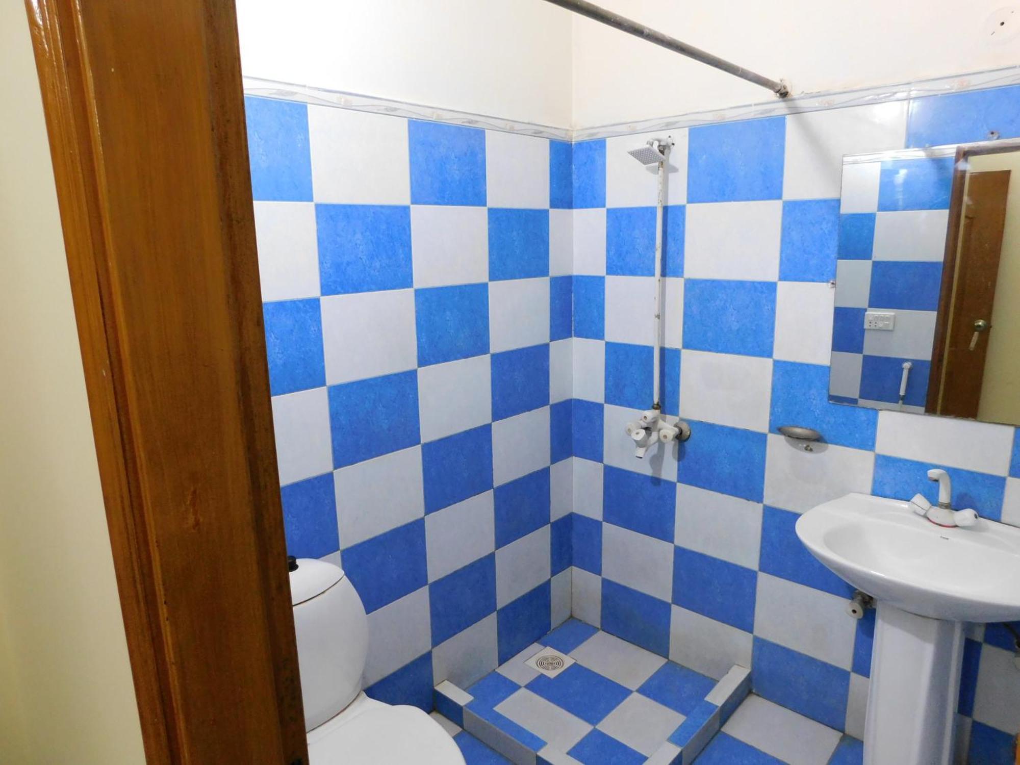 Hotel Tourist Inn Лахор Экстерьер фото