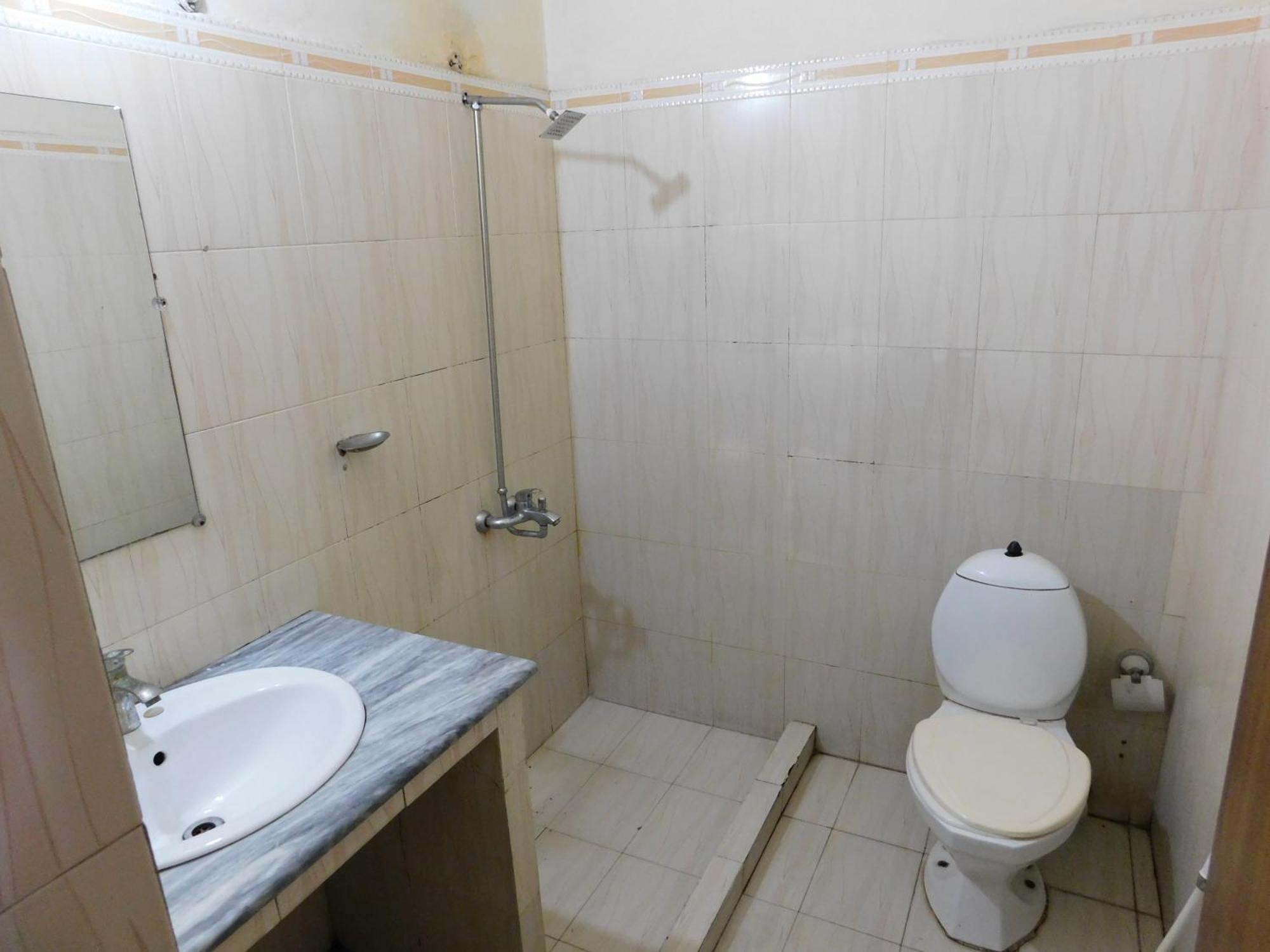Hotel Tourist Inn Лахор Экстерьер фото