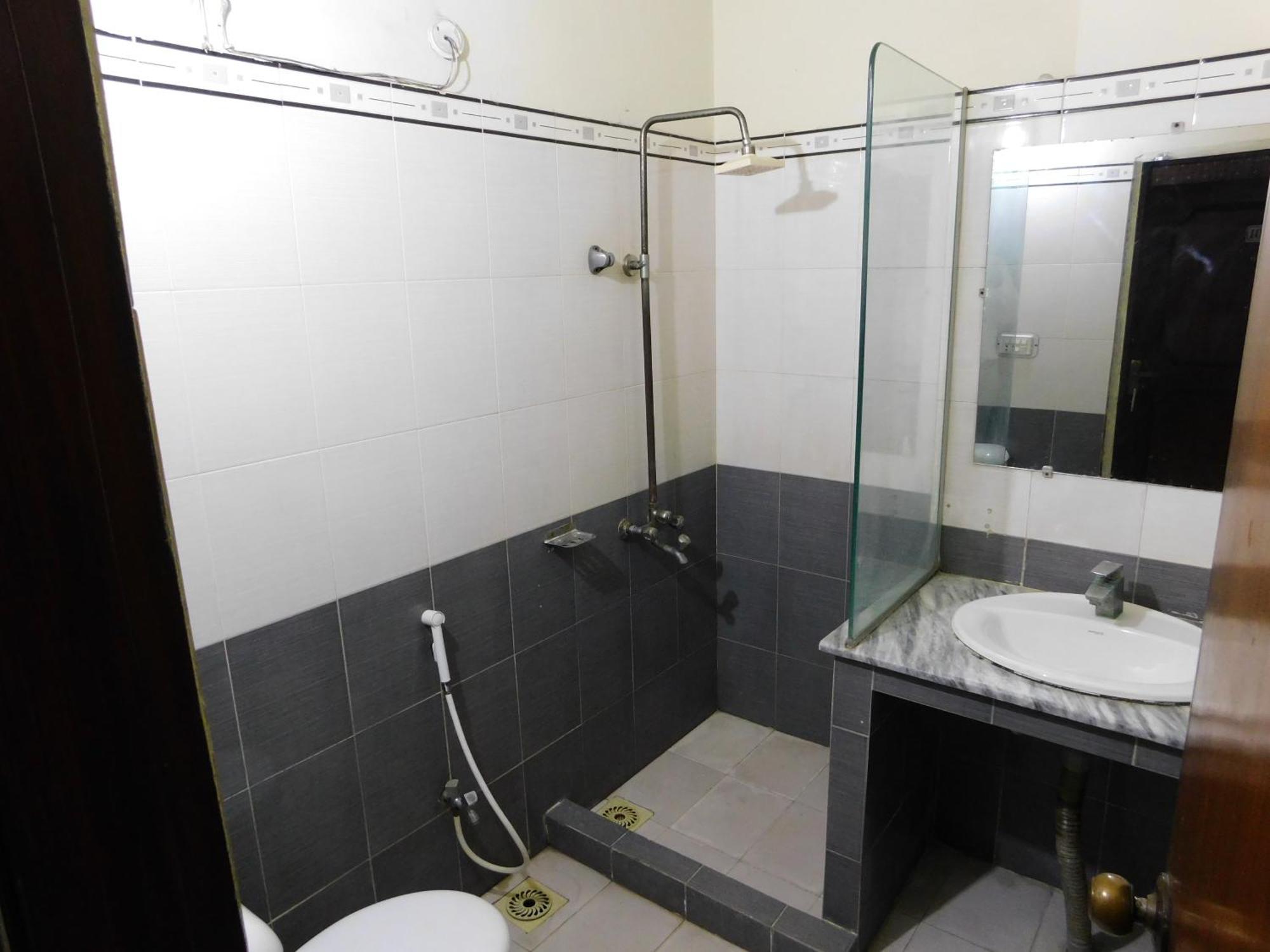 Hotel Tourist Inn Лахор Экстерьер фото