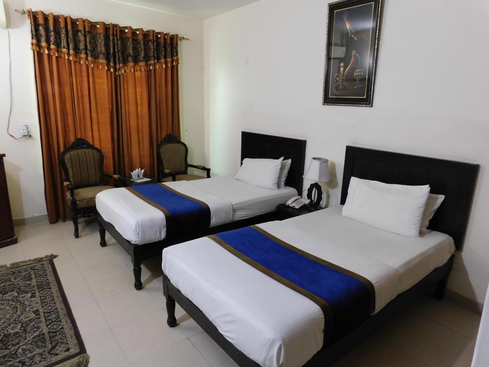 Hotel Tourist Inn Лахор Экстерьер фото