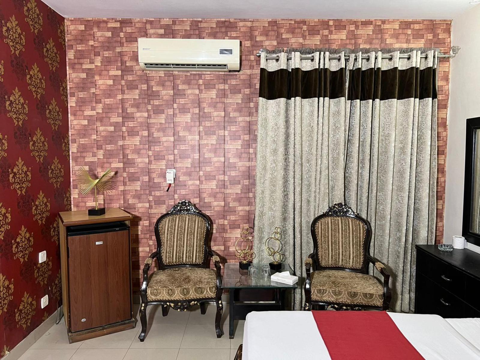 Hotel Tourist Inn Лахор Экстерьер фото