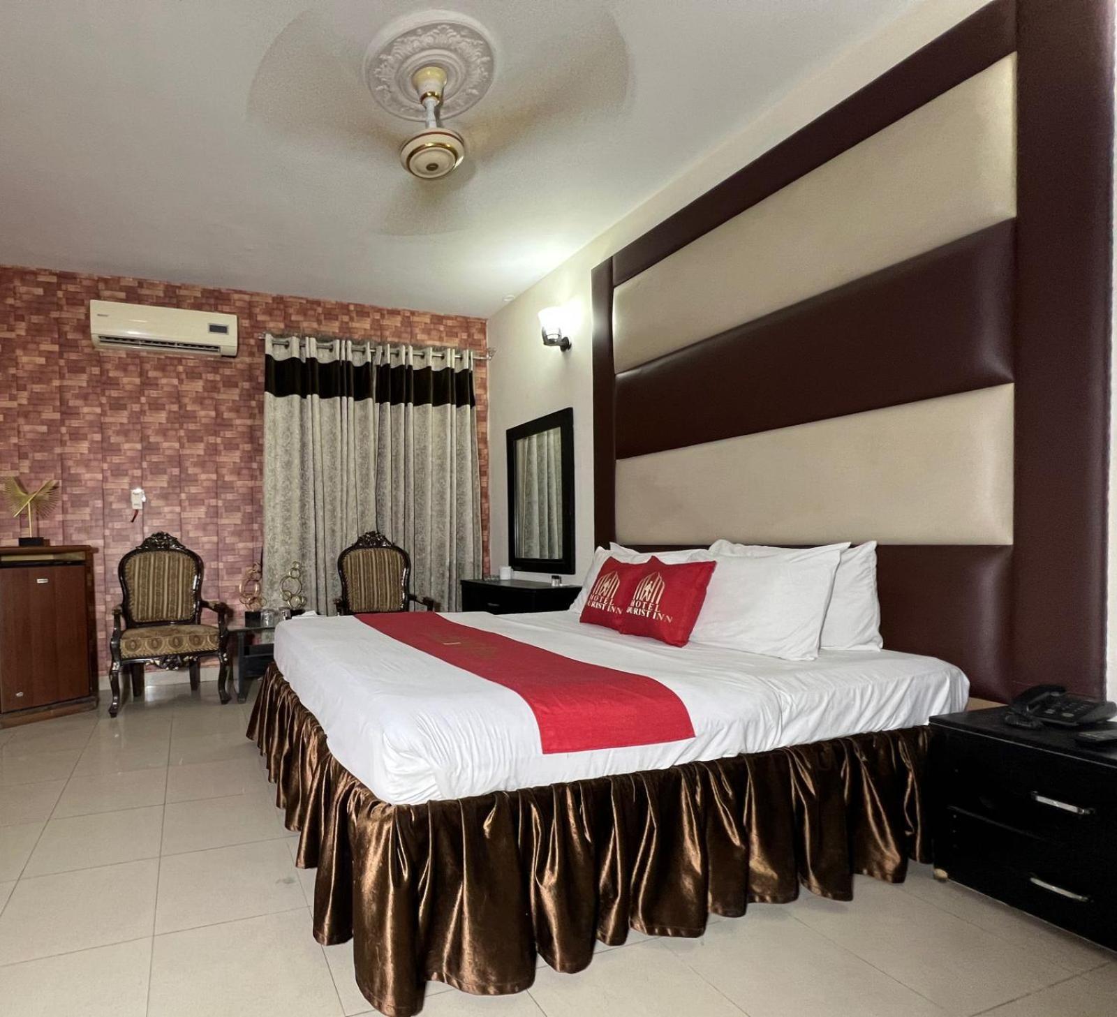 Hotel Tourist Inn Лахор Экстерьер фото