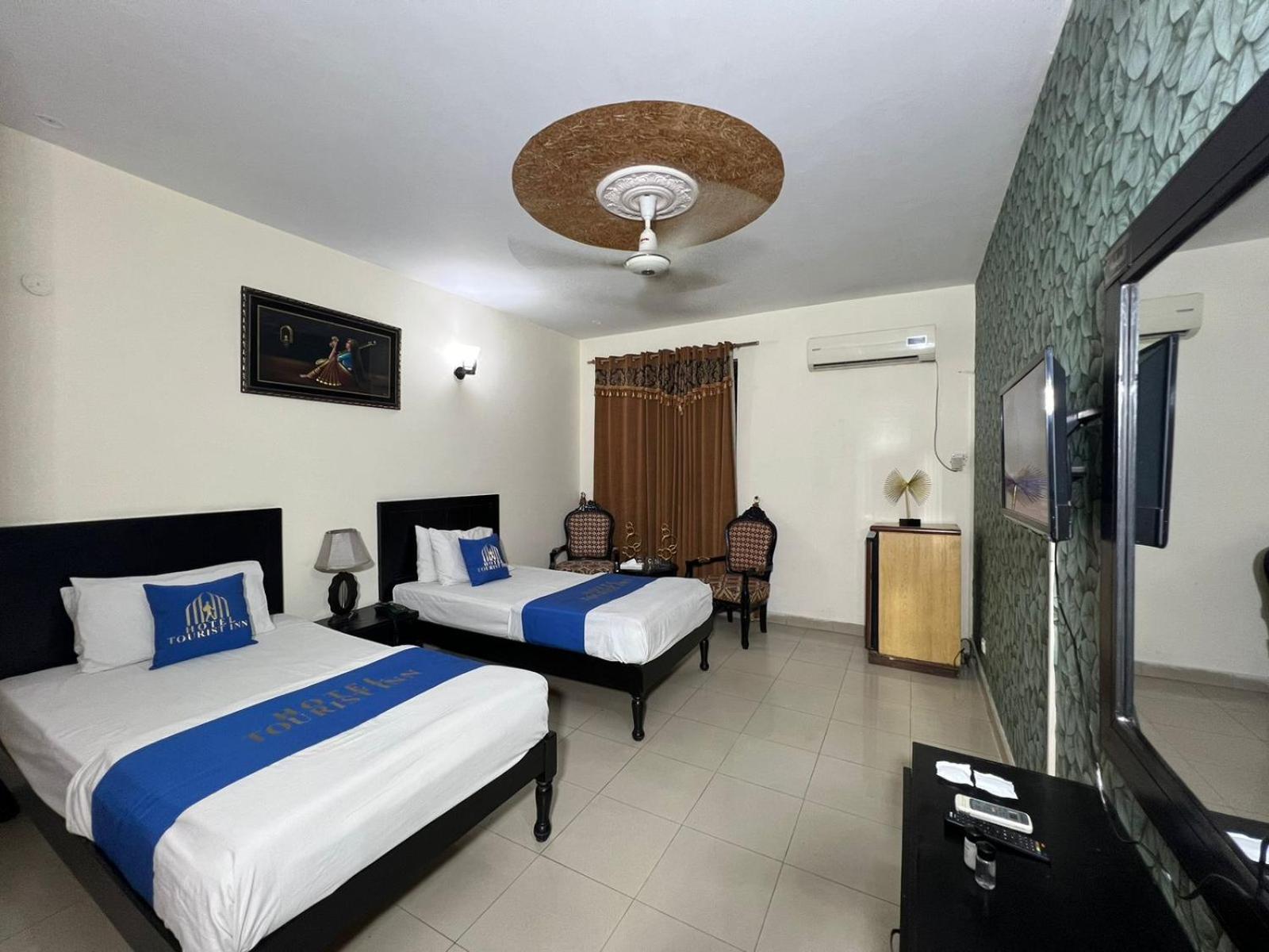Hotel Tourist Inn Лахор Экстерьер фото