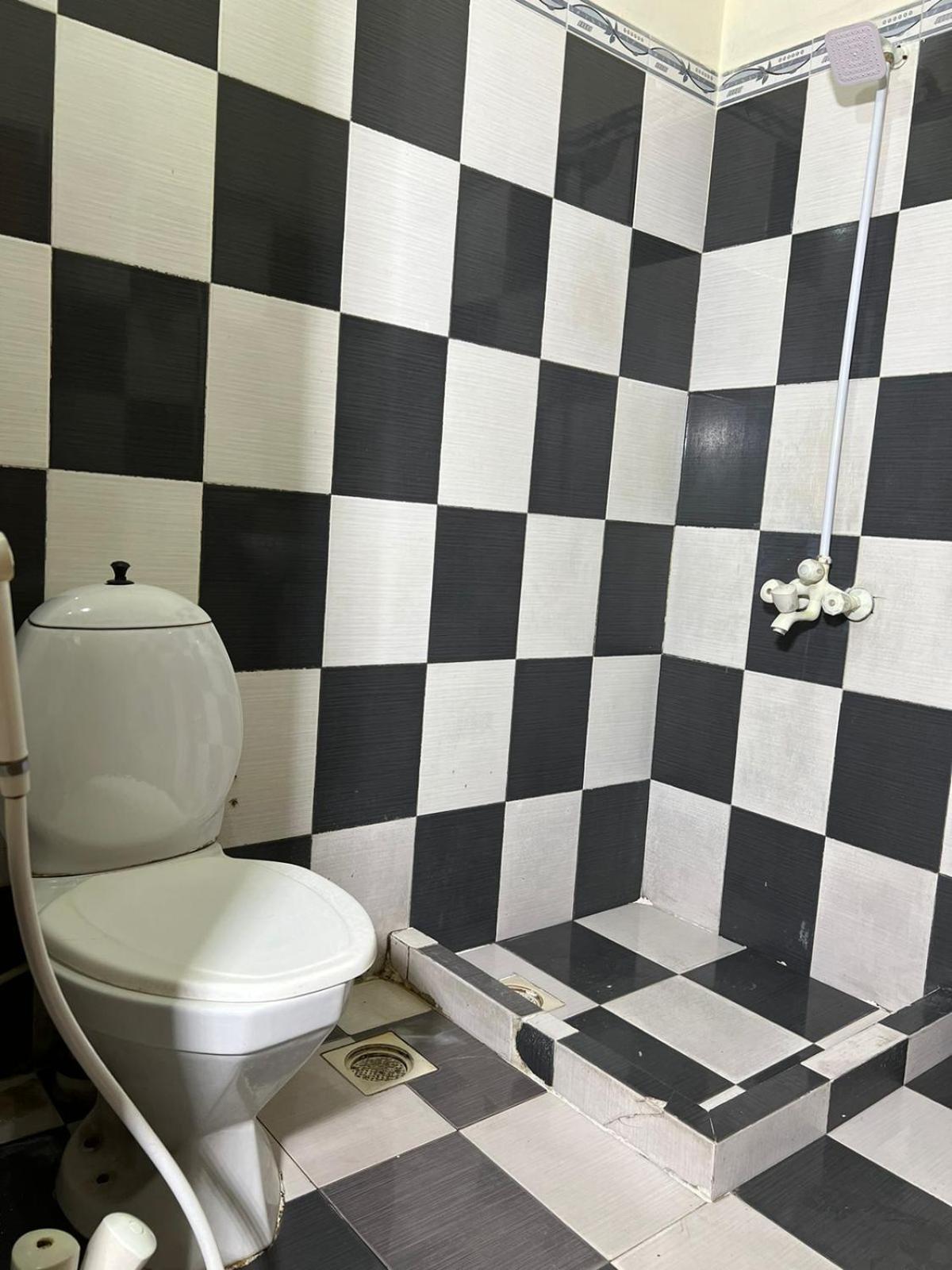 Hotel Tourist Inn Лахор Экстерьер фото